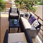 2-bed 5-min Walk To Shared Pool Free Parking *