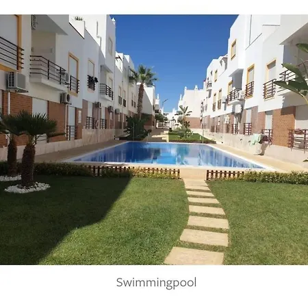 2-bed 5-min Walk To Shared Pool Free Parking Apartment
