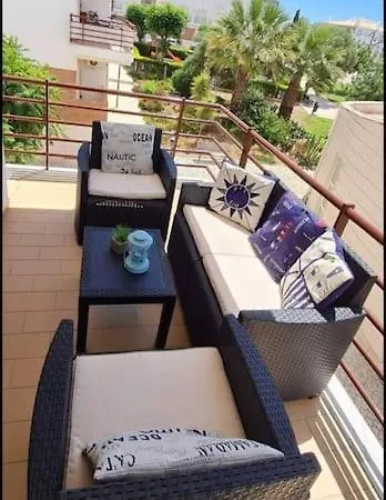 2-bed 5-min Walk To Shared Pool Free Parking *