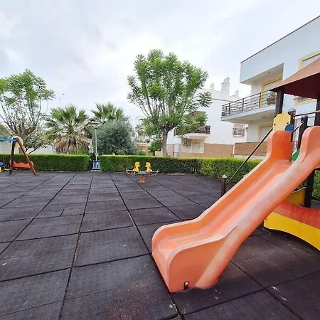 2-bed 5-min Walk To Shared Pool Free Parking Apartment