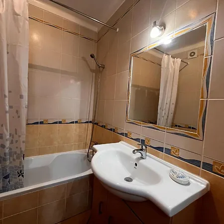 2-bed 5-min Walk To Shared Pool Free Parking Apartment Tavira