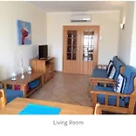 2-Bed Apartment 5-Min Walk To Cabanas Beach Shared Pool Free Parking *