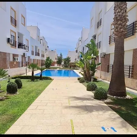 2-Bed Apartment 5-Min Walk To Cabanas Beach Shared Pool Free Parking *