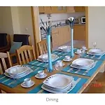 2-Bed Apartment 5-Min Walk To Cabanas Beach Shared Pool Free Parking