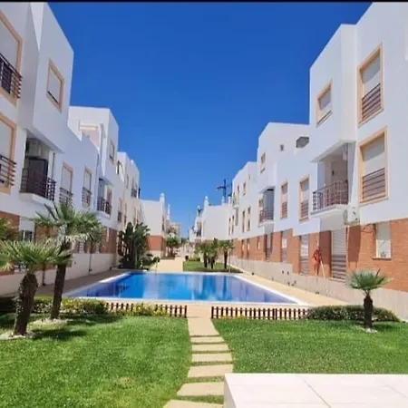 2-bed 5-min Walk To Shared Pool Free Parking *