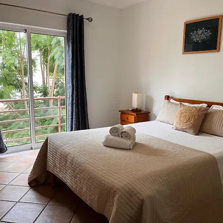 2-Bed Apartment 5-Min Walk To Cabanas Beach Shared Pool Free Parking